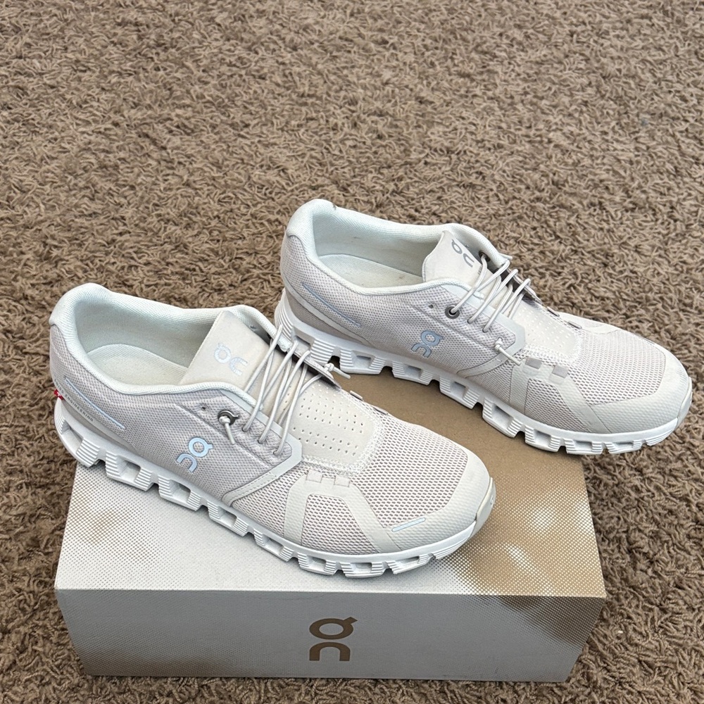On Running Women's Cloud Sneakers in Light Pink / Cream - Picture 3 of 9